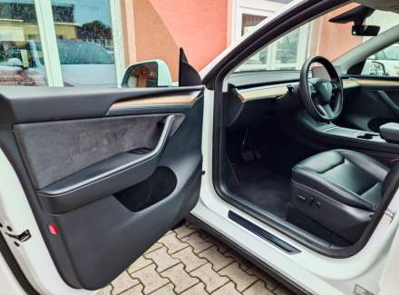 Tesla - Model Y