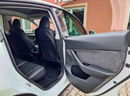 Tesla - Model Y