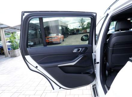BMW - X7