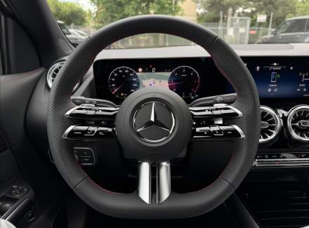 Mercedes-Benz - GLA