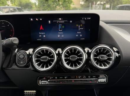 Mercedes-Benz - GLA
