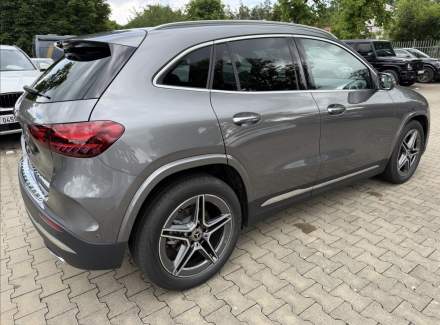 Mercedes-Benz - GLA