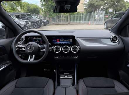 Mercedes-Benz - GLA