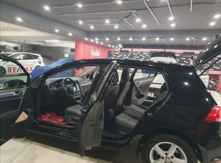 Volkswagen - Golf