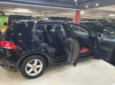 Volkswagen - Golf