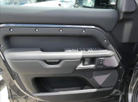 Land Rover - Defender