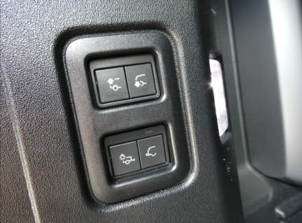 Land Rover - Defender