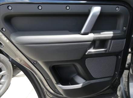 Land Rover - Defender