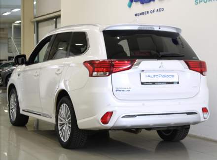 Mitsubishi - Outlander