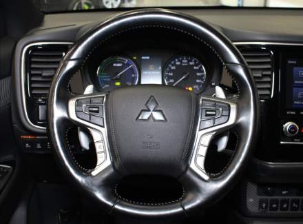 Mitsubishi - Outlander