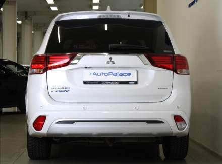 Mitsubishi - Outlander