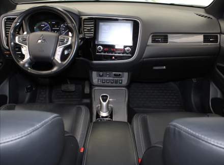 Mitsubishi - Outlander