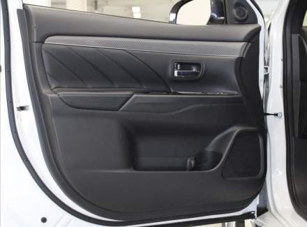 Mitsubishi - Outlander