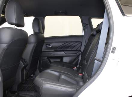 Mitsubishi - Outlander