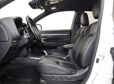 Mitsubishi - Outlander