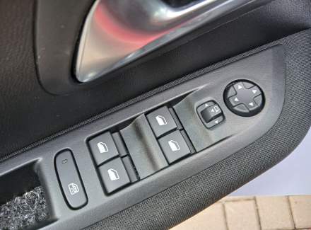 Peugeot - 208