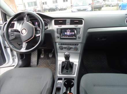 Volkswagen - Golf