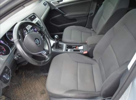 Volkswagen - Golf