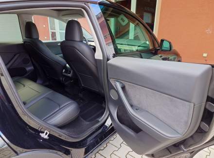 Tesla - Model Y