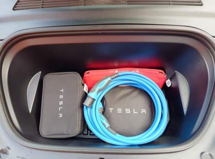 Tesla - Model Y