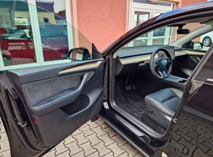 Tesla - Model Y