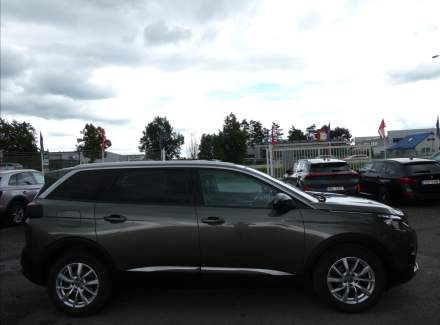 Peugeot - 5008