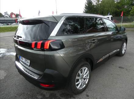 Peugeot - 5008