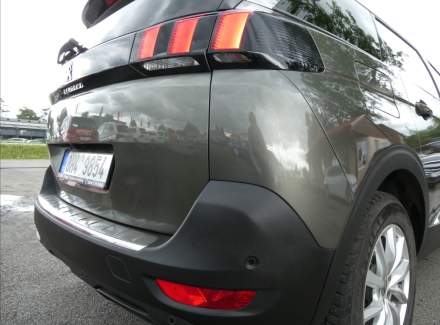 Peugeot - 5008