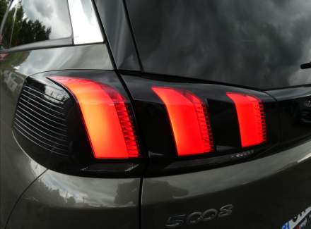 Peugeot - 5008
