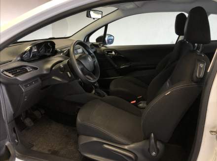 Peugeot - 208