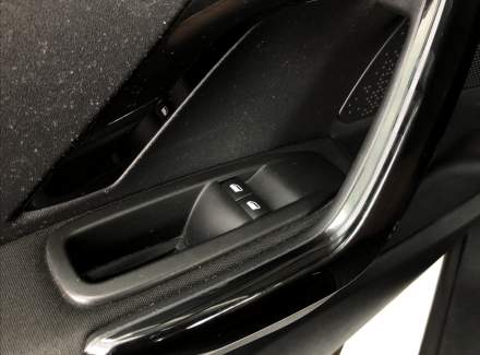 Peugeot - 208