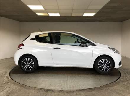 Peugeot - 208