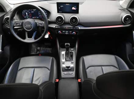Audi - Q2