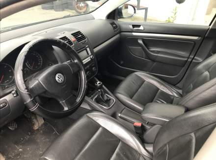 Volkswagen - Golf