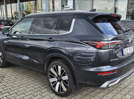 Mitsubishi - Outlander