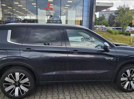 Mitsubishi - Outlander