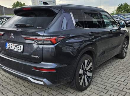 Mitsubishi - Outlander