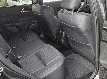 Mitsubishi - Outlander