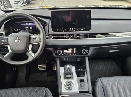 Mitsubishi - Outlander