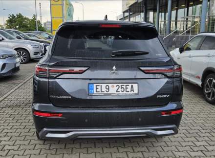 Mitsubishi - Outlander