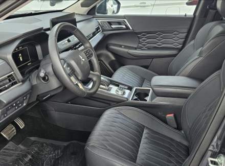 Mitsubishi - Outlander