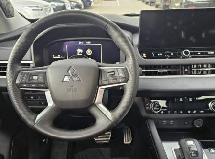 Mitsubishi - Outlander