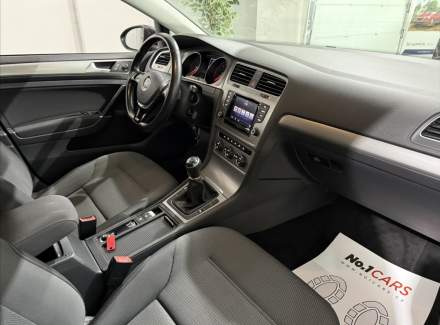 Volkswagen - Golf
