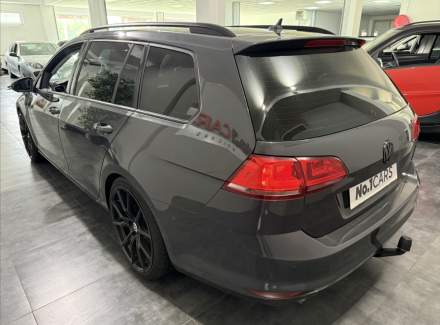 Volkswagen - Golf