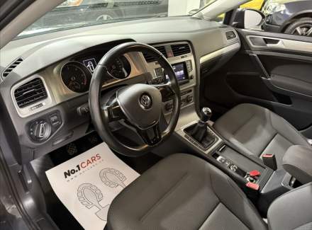 Volkswagen - Golf