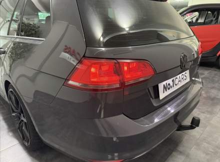 Volkswagen - Golf