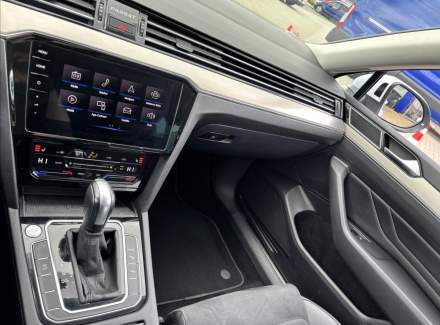 Volkswagen - Passat