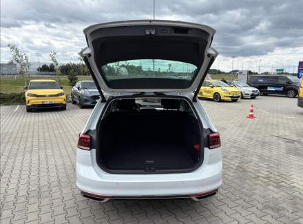 Volkswagen - Passat