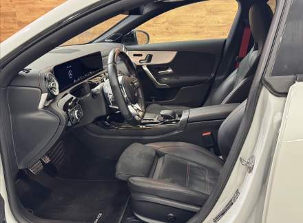 Mercedes-Benz - CLA