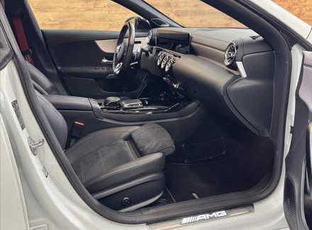 Mercedes-Benz - CLA
